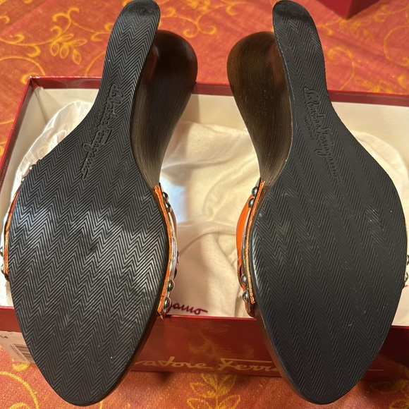 Farragomo size 10B orange mules. Only worn a few times. 3 in heel - Picture 17 of 17